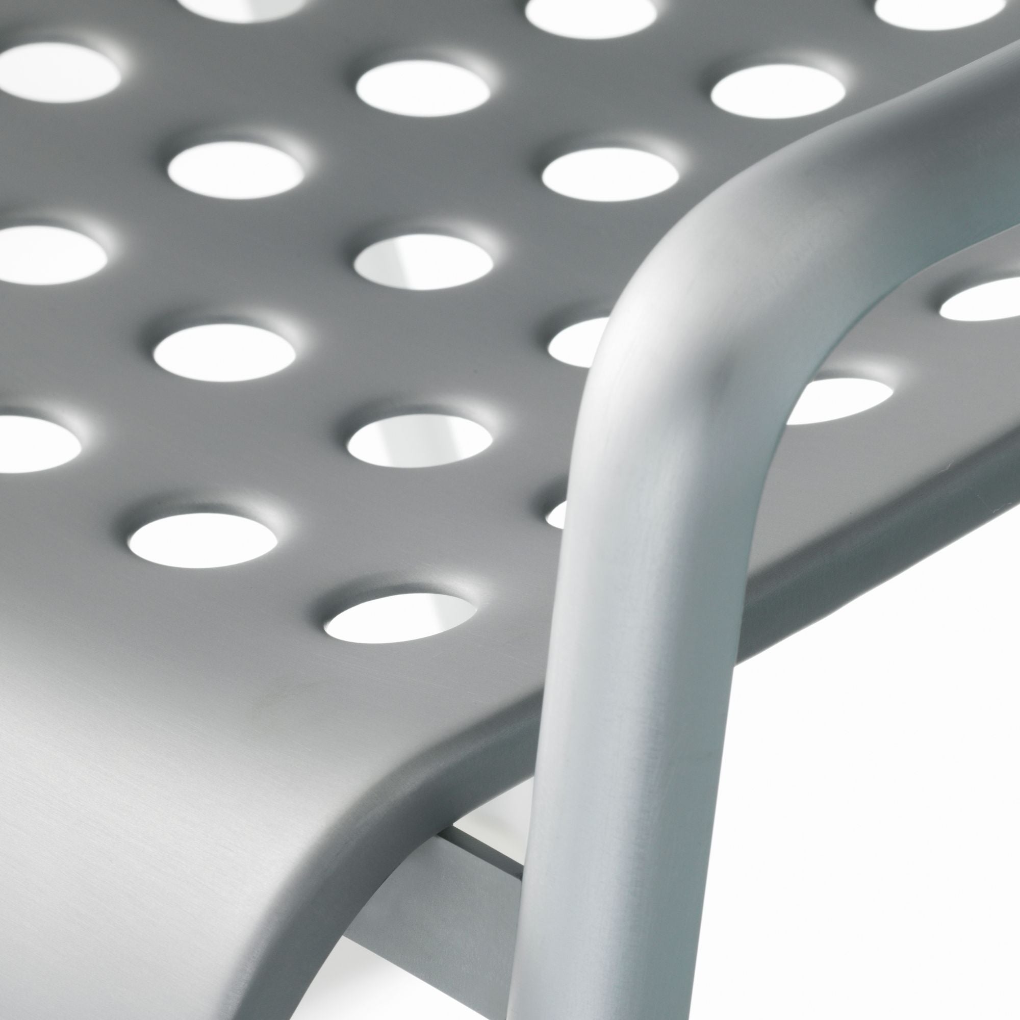 Landi Chair, scaun de exterior cu cotiere