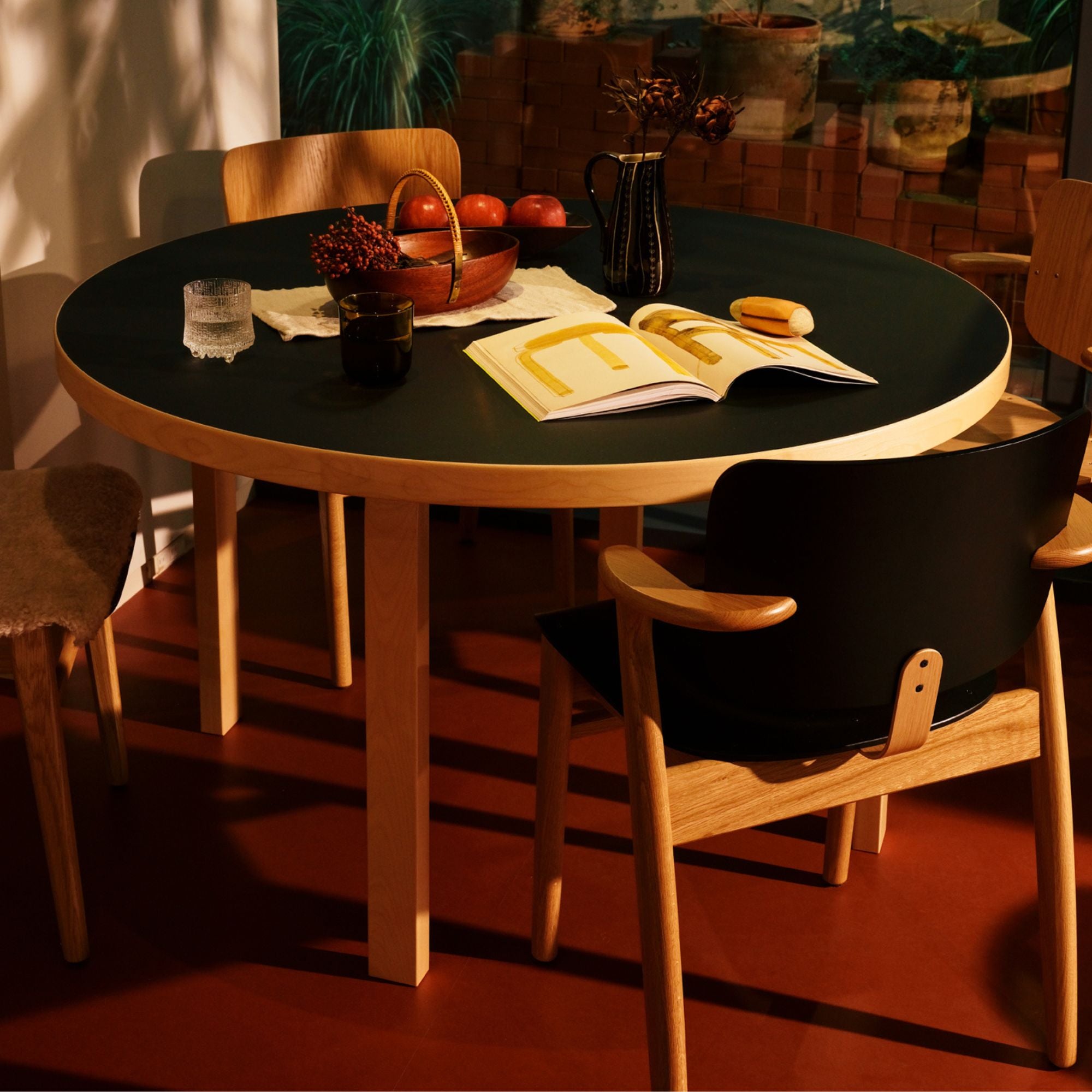 Aalto Table Round 91, masă de dining Ø125