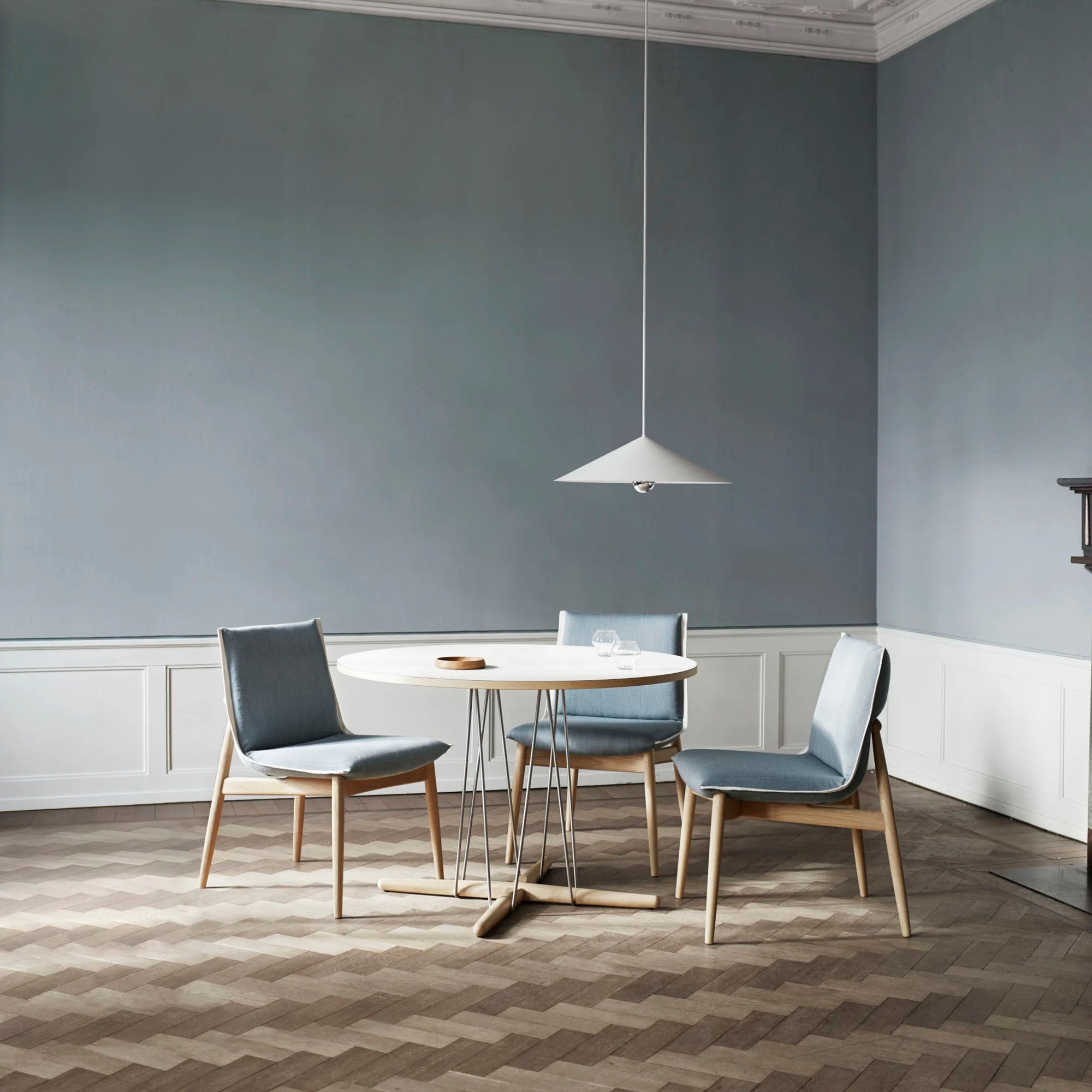 E20 Embrace Table Ø139 cm