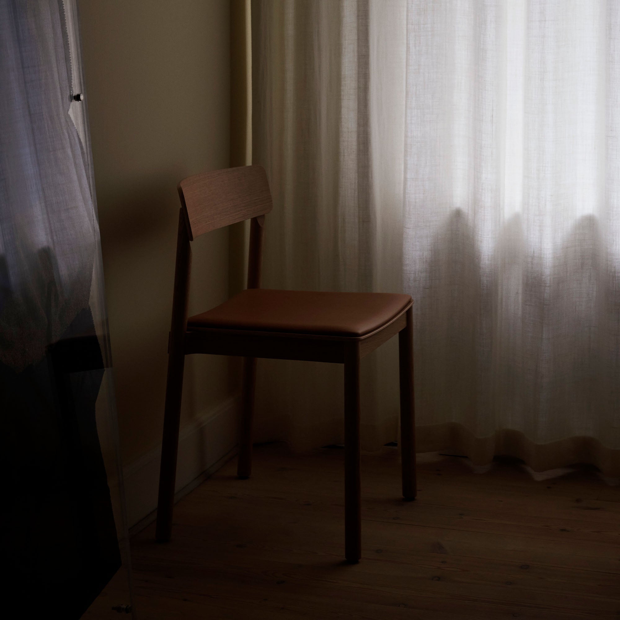 Betty TK3 scaun de dining tapițat