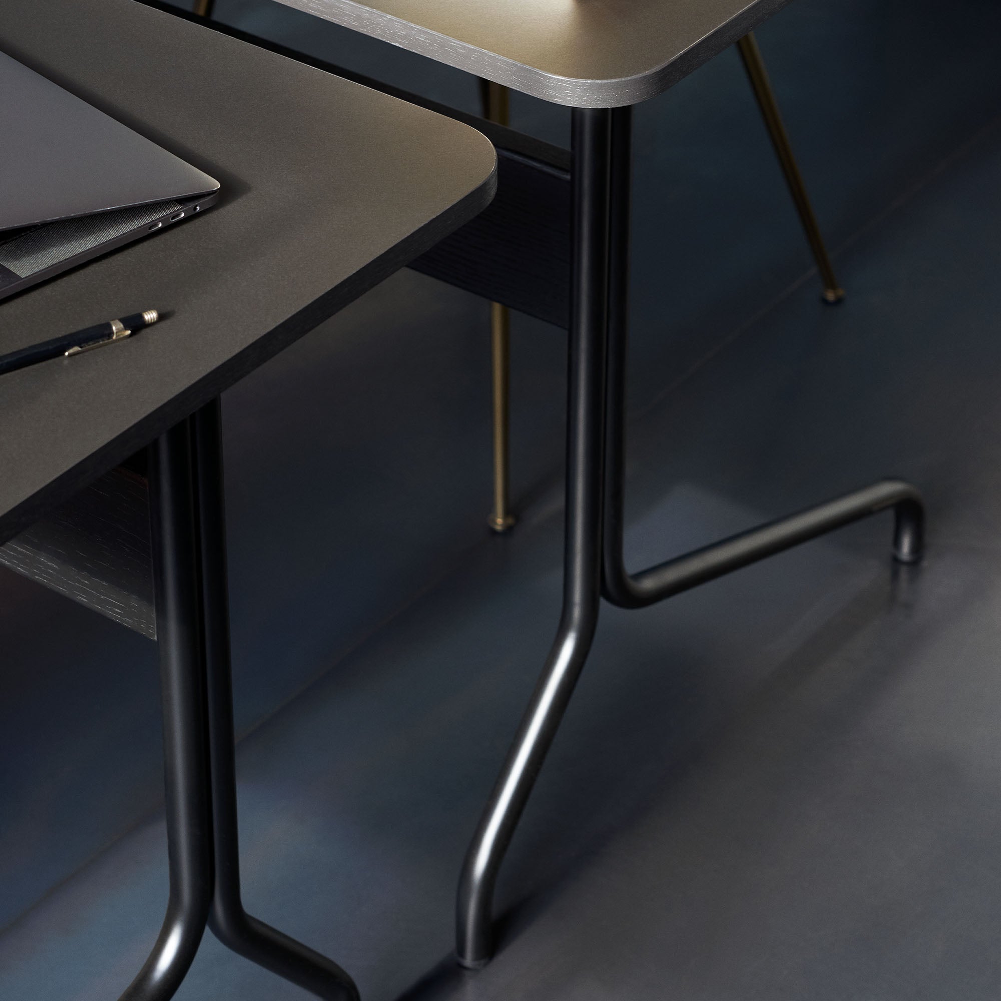 Pavilion Desk AV16, birou