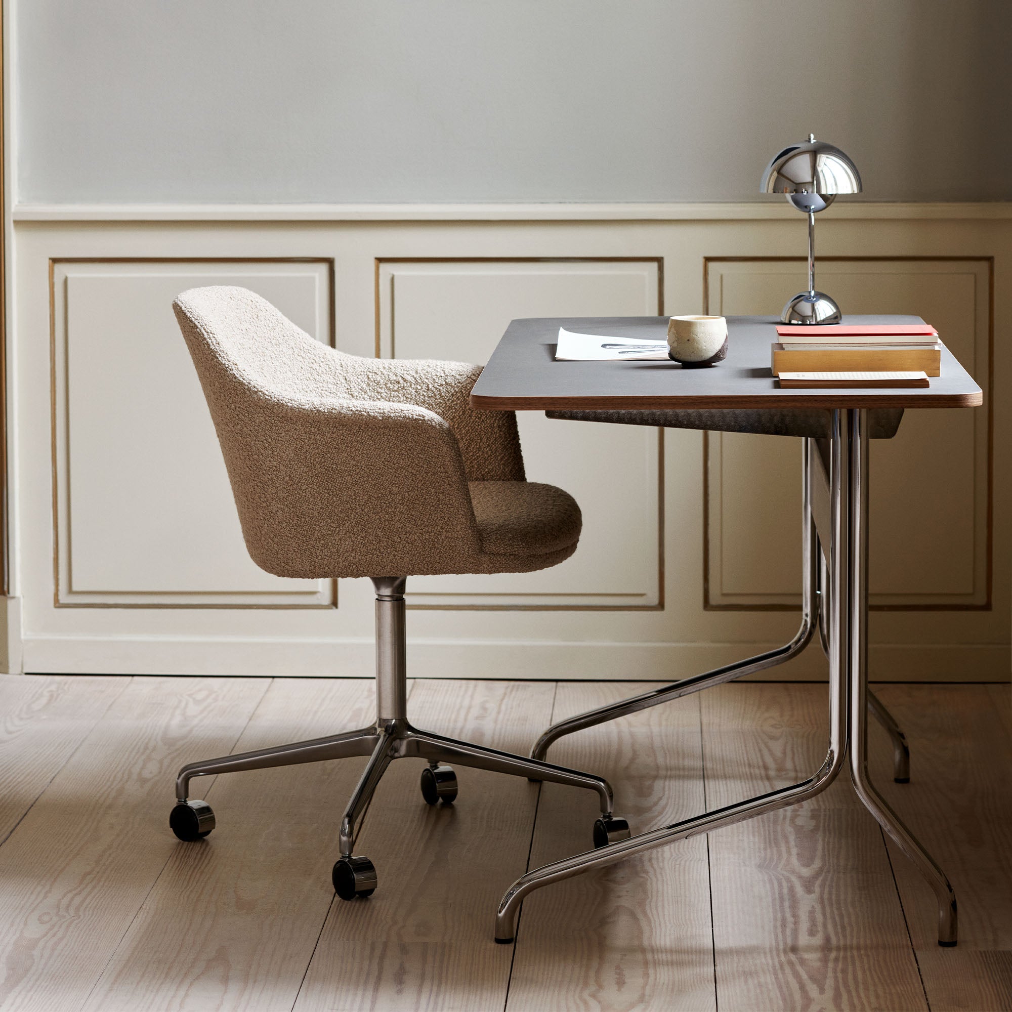 Pavilion Desk AV16, birou