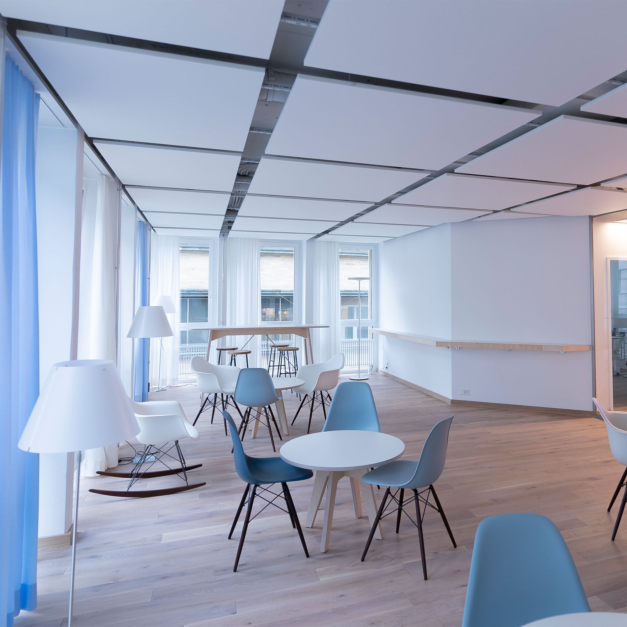 Eames Plastic RE DSW scaun cu picioare arțar închis