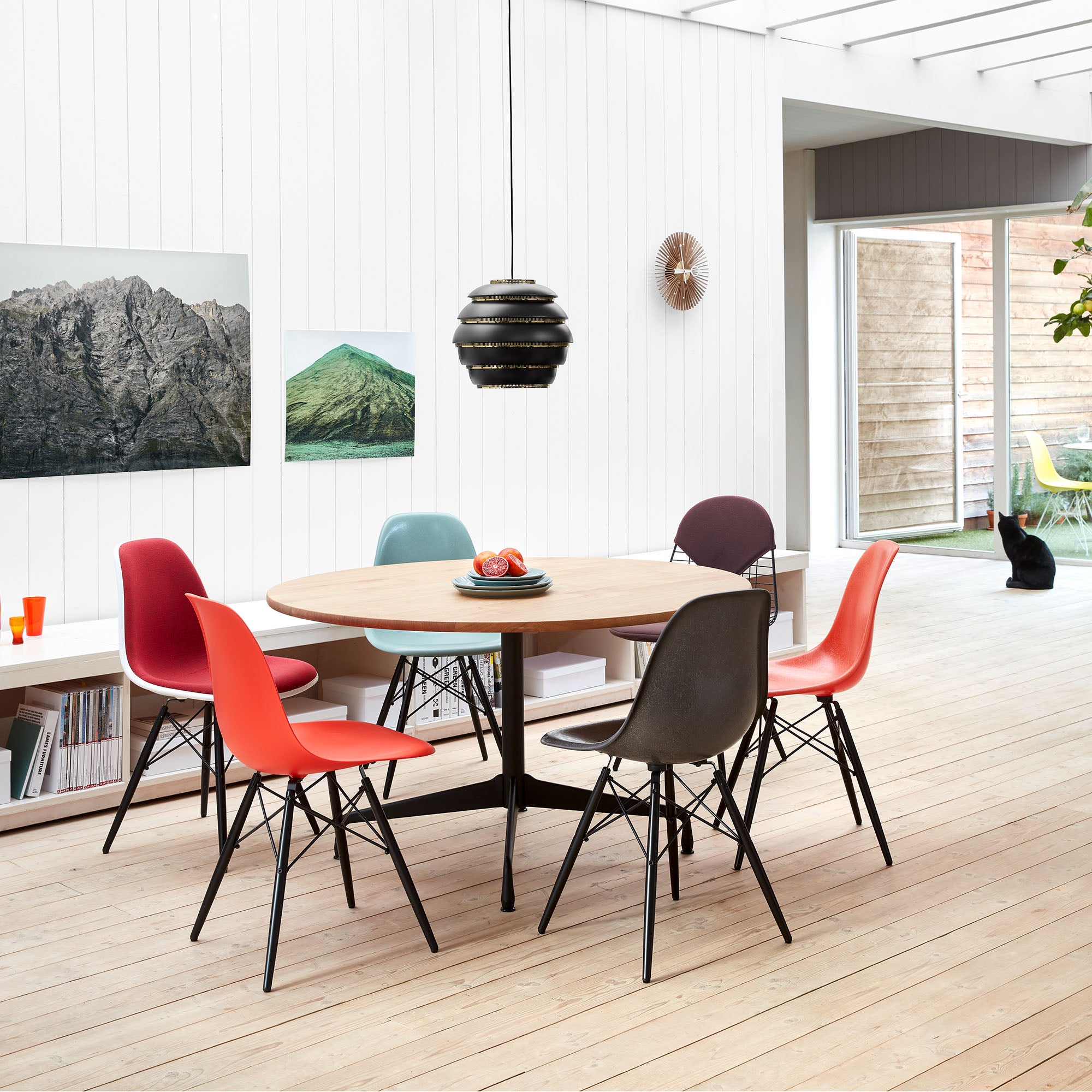 Eames Plastic RE DSW scaun cu picioare arțar închis