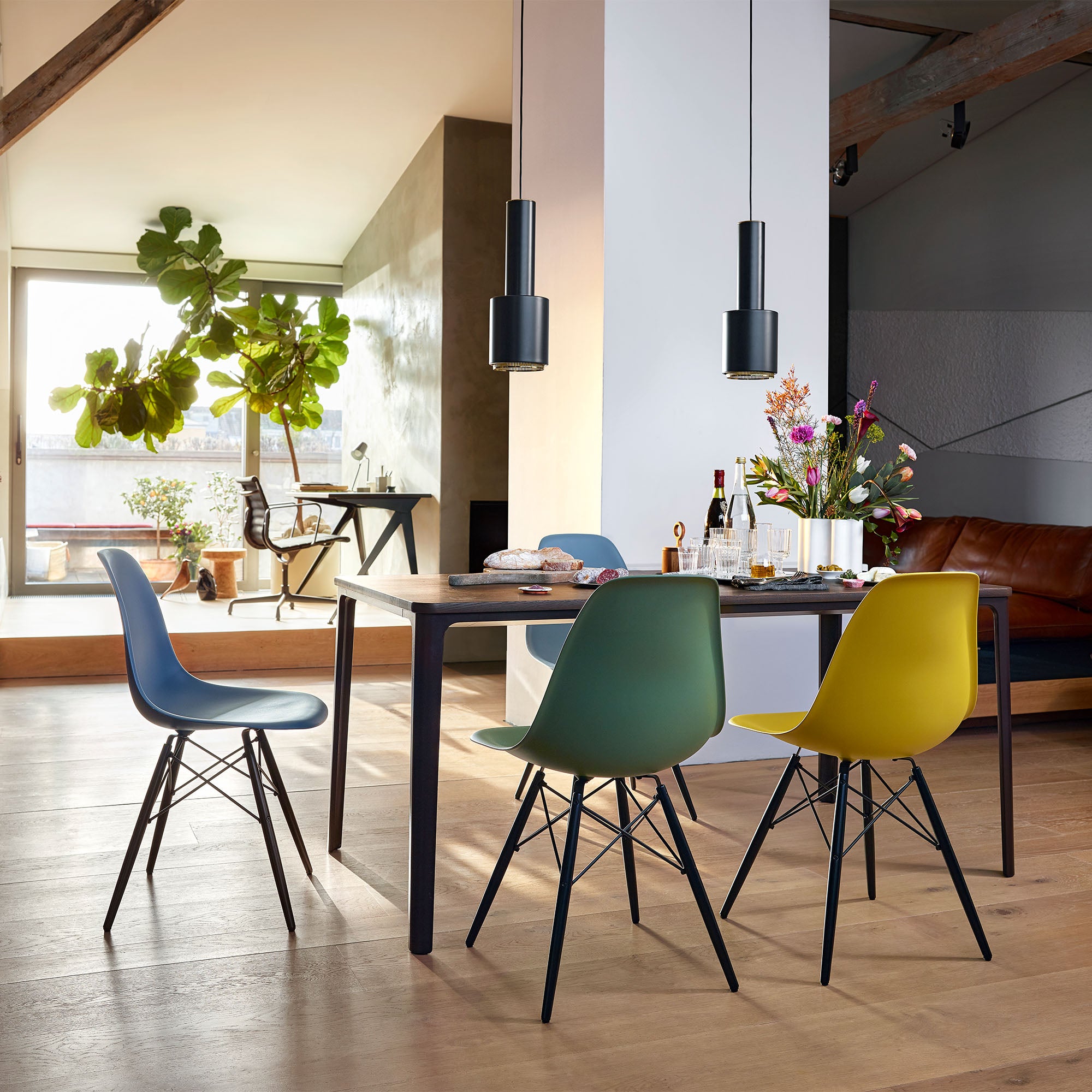 Eames Plastic RE DSW scaun cu picioare arțar închis
