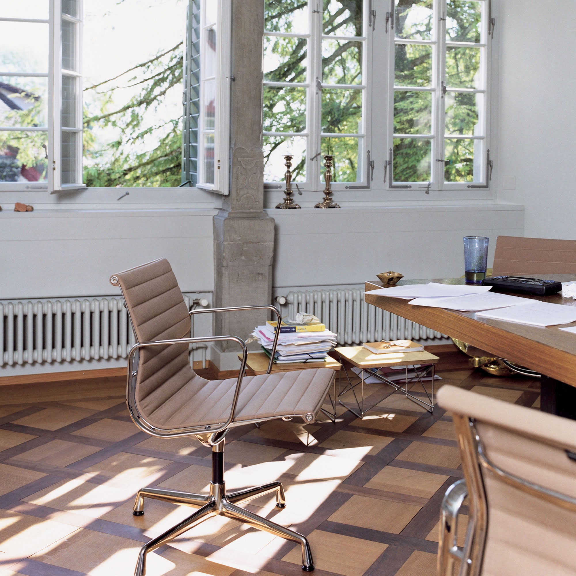 Aluminium EA 107 scaun de birou cu bază fixă