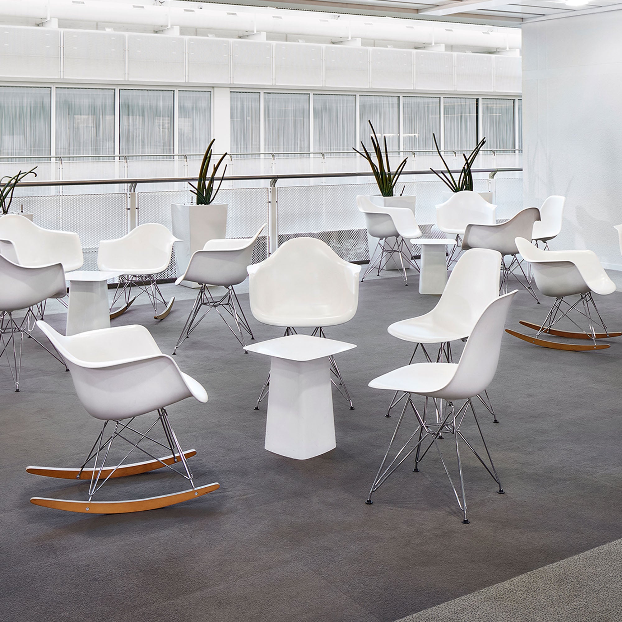Eames Plastic RE DSR scaun cu baza cromată