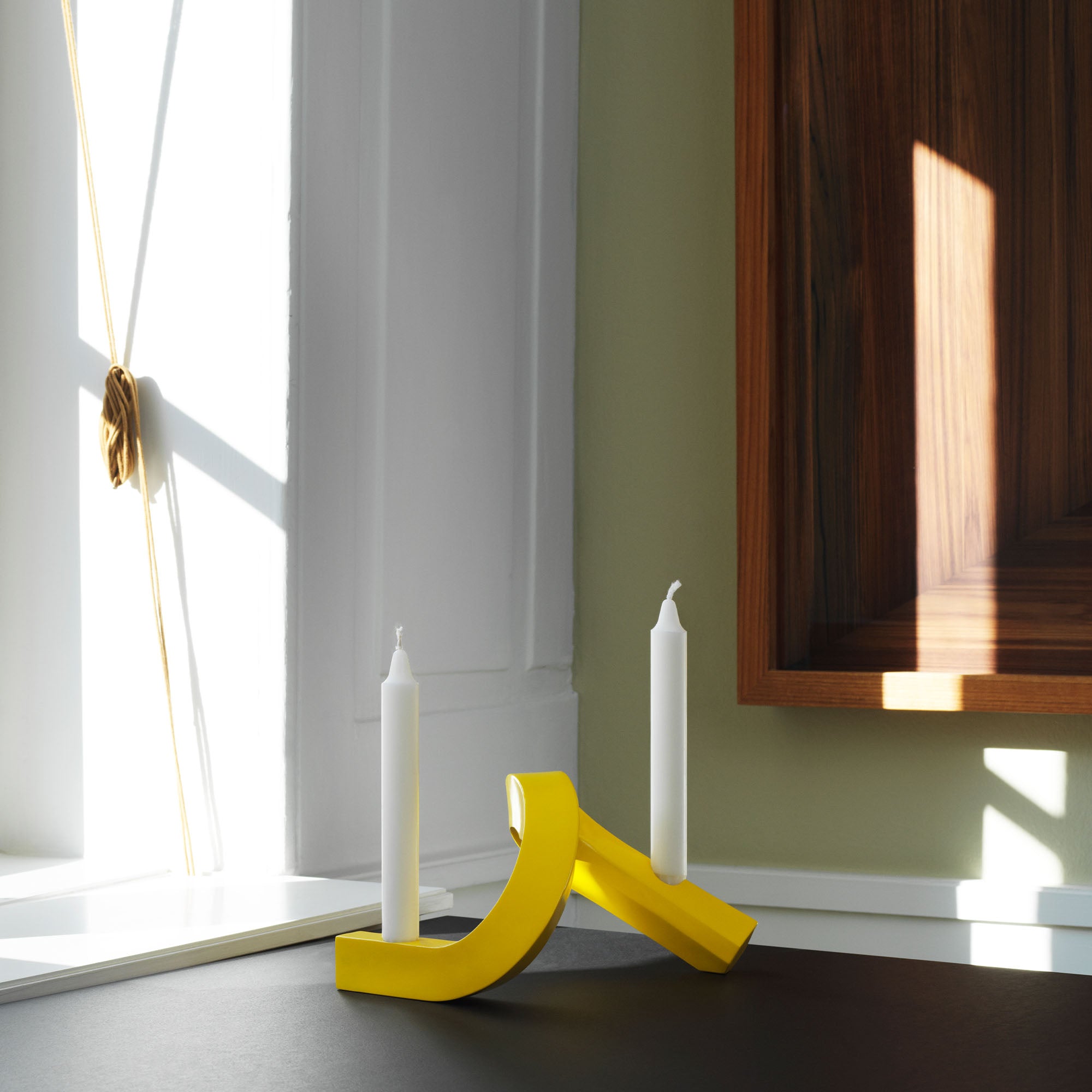 Crooked Candlestick Two, suport de lumânari din aluminiu cu două locuri