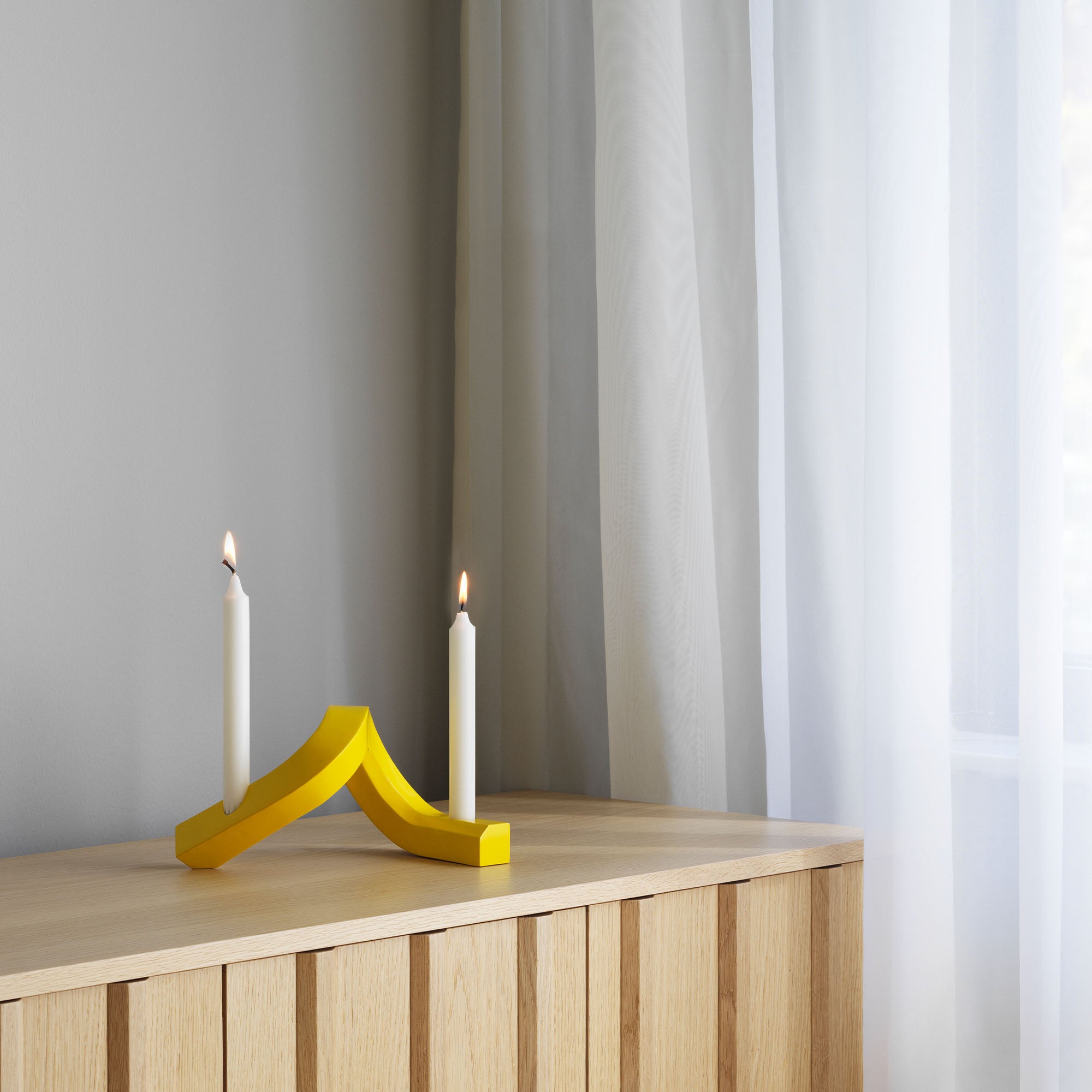 Crooked Candlestick Two, suport de lumânari din aluminiu cu două locuri