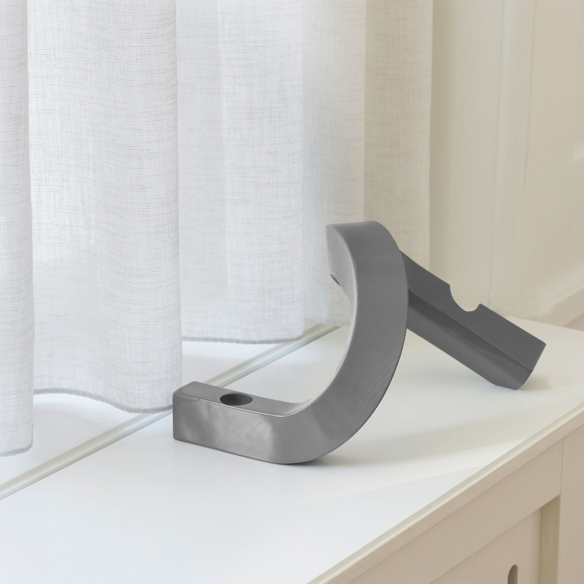 Crooked Candlestick Two, suport de lumânari din aluminiu cu două locuri