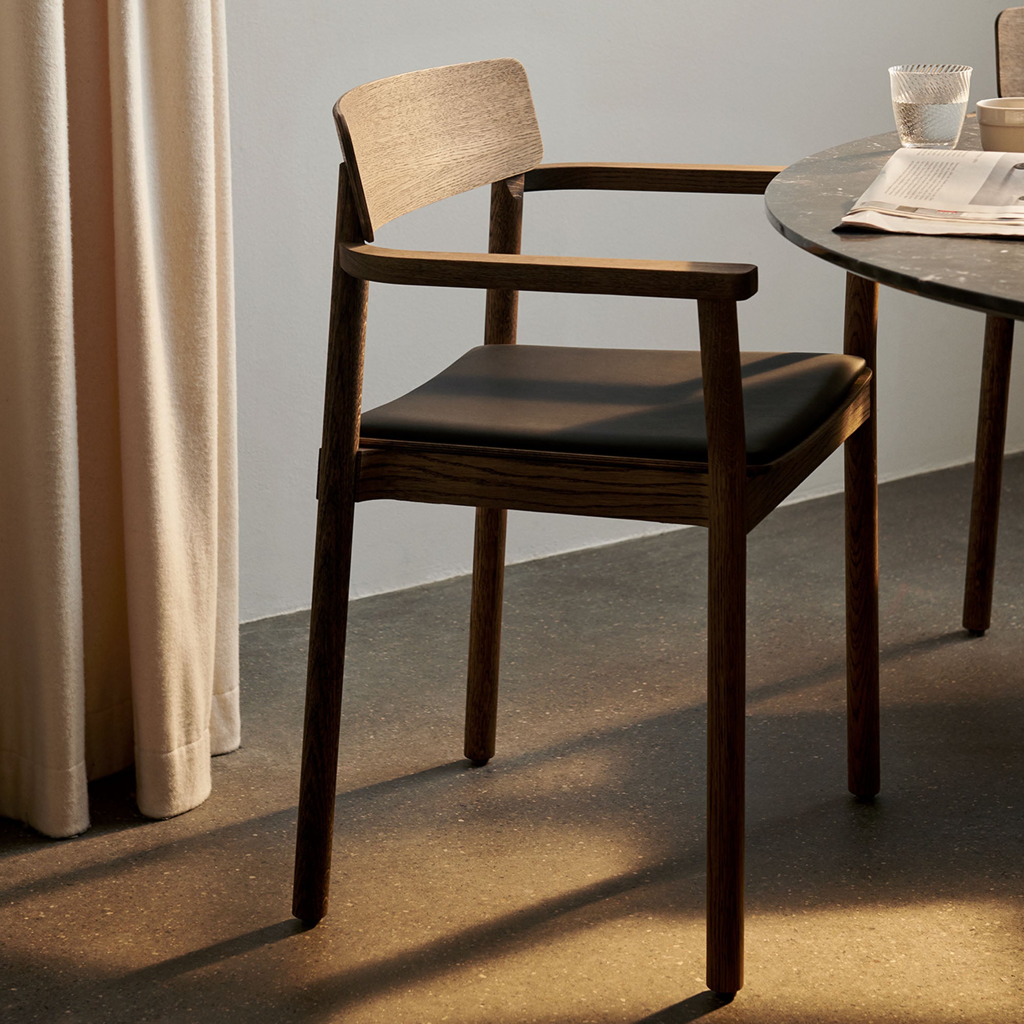 Betty TK11 scaun de dining cu cotiere tapițat