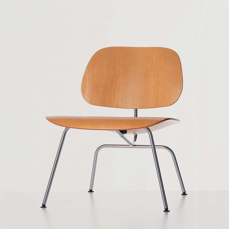 LCM, un scaun jos creat de Charles și Ray Eames și acum produs de Vitra