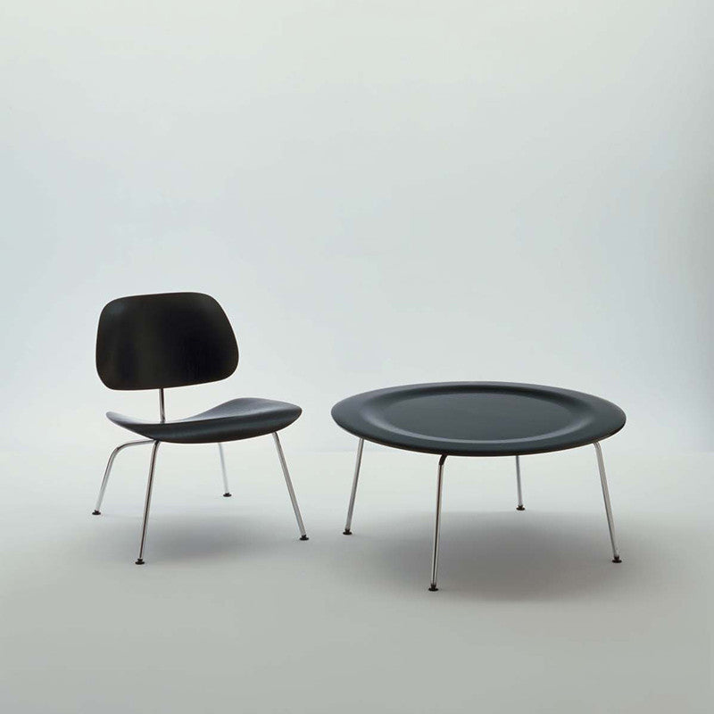 LCM, un scaun jos creat de Charles și Ray Eames și acum produs de Vitra