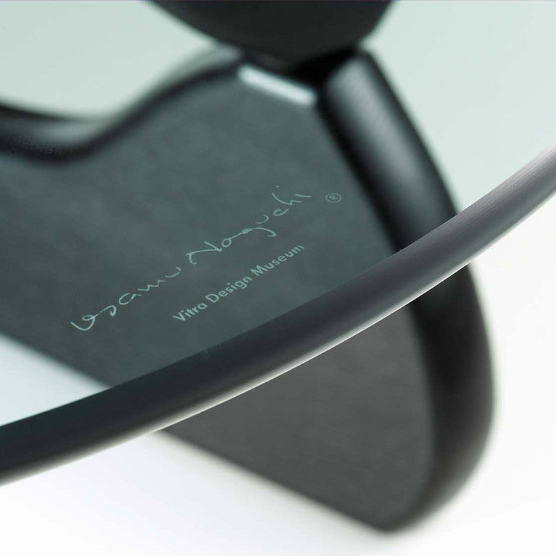 Coffee Table, un design icon semnat Isamu Noguchi, produs de Vitra