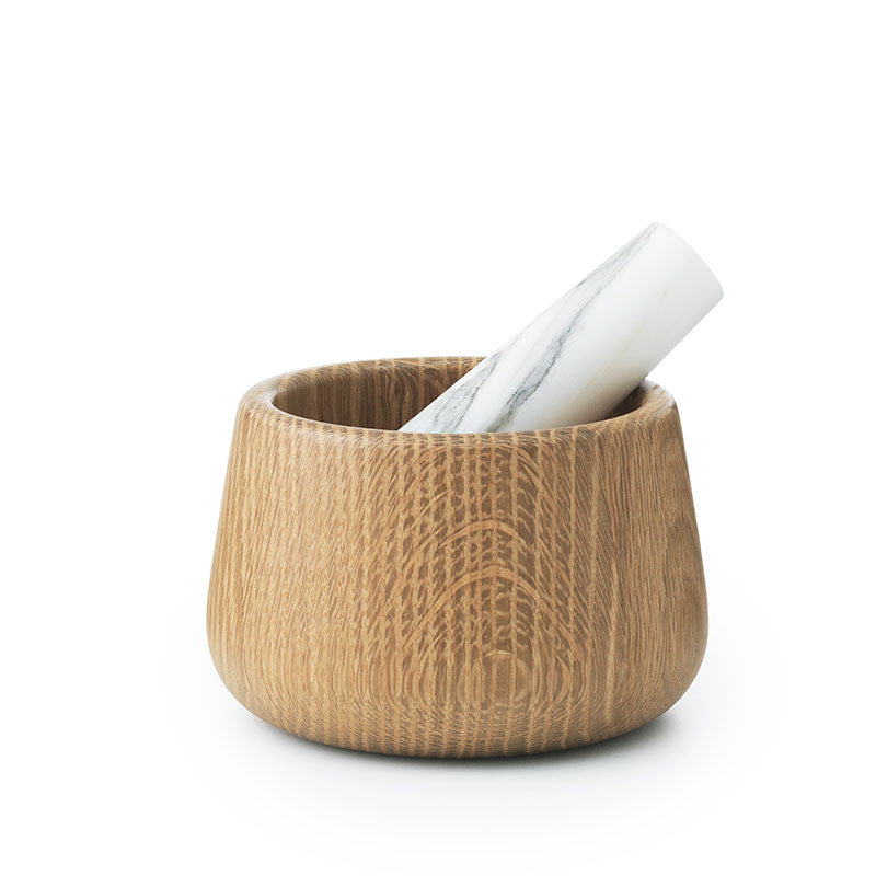 Mojarul și pistilul Craft, două ustensile cu un design pur scandinav. Produse de Normann Copenhagen