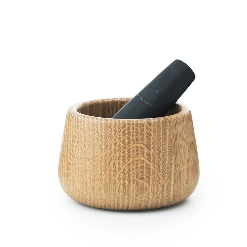 Mojarul și pistilul Craft, două ustensile cu un design pur scandinav. Produse de Normann Copenhagen