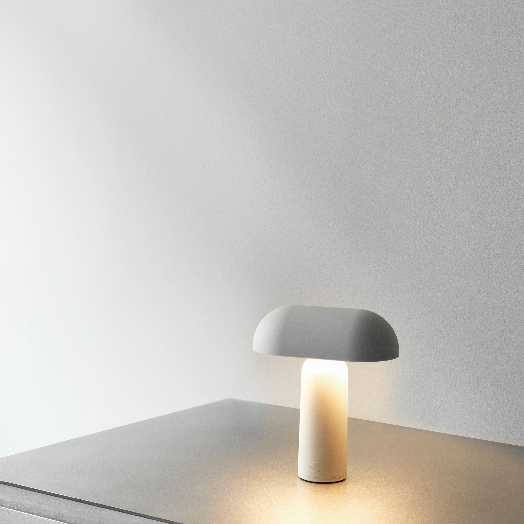 Porta Table Lamp, lampă portabilă