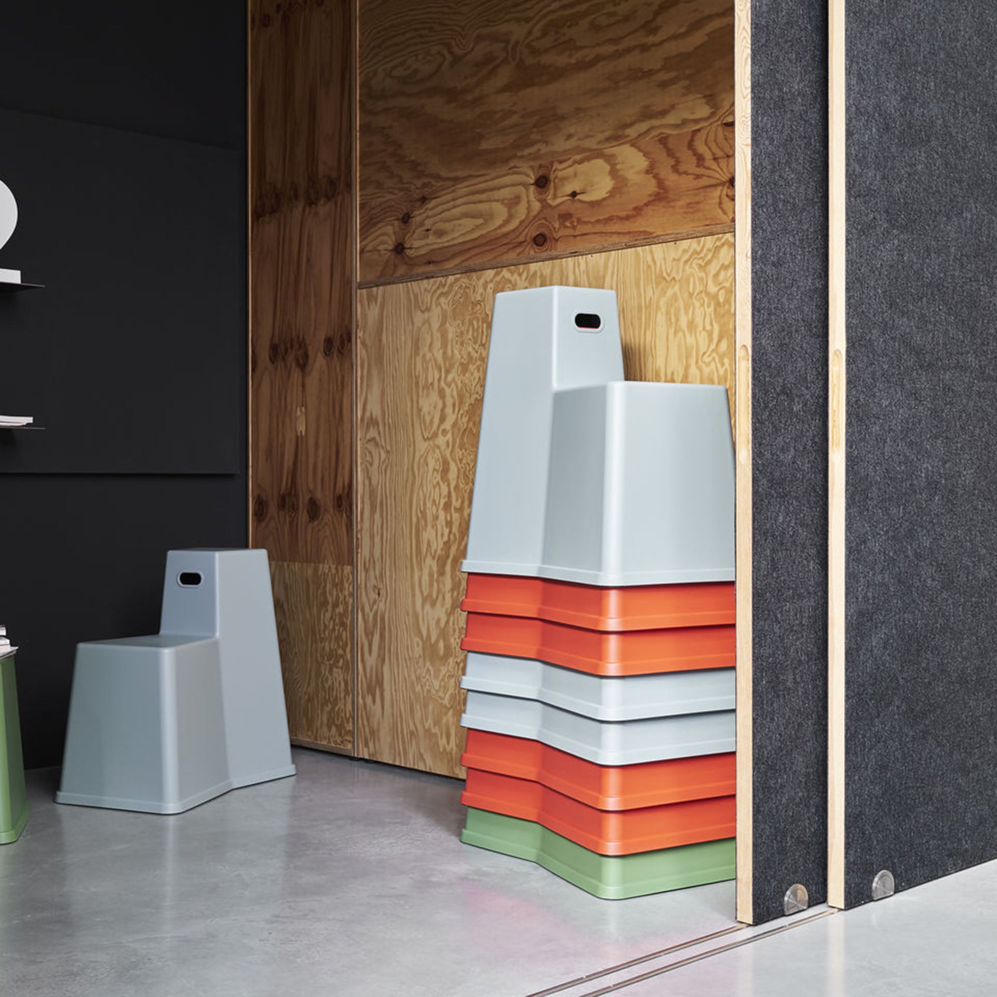 Stool-Tool, taburet și măsuță