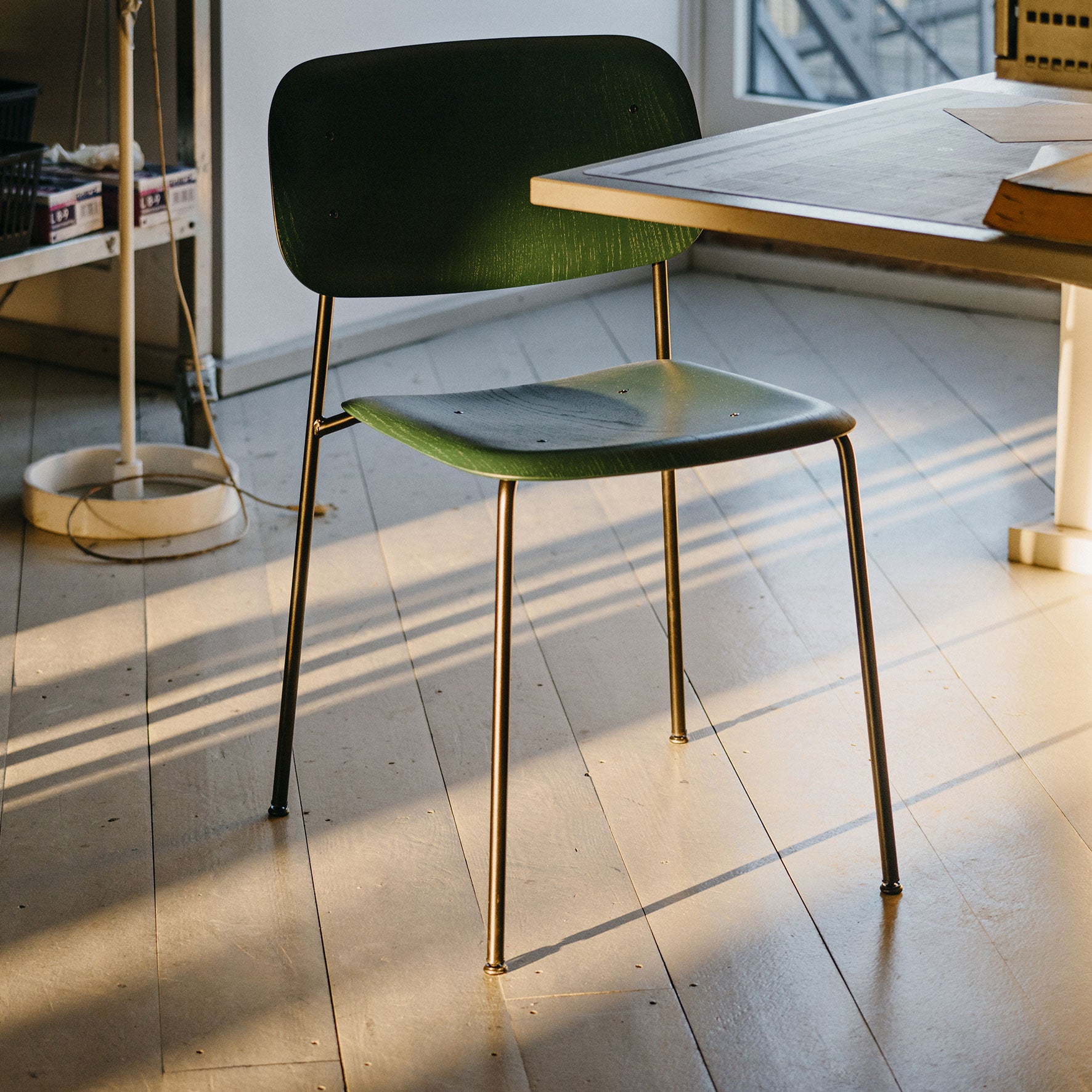 Soft Edge 40 scaun cu baza metalică