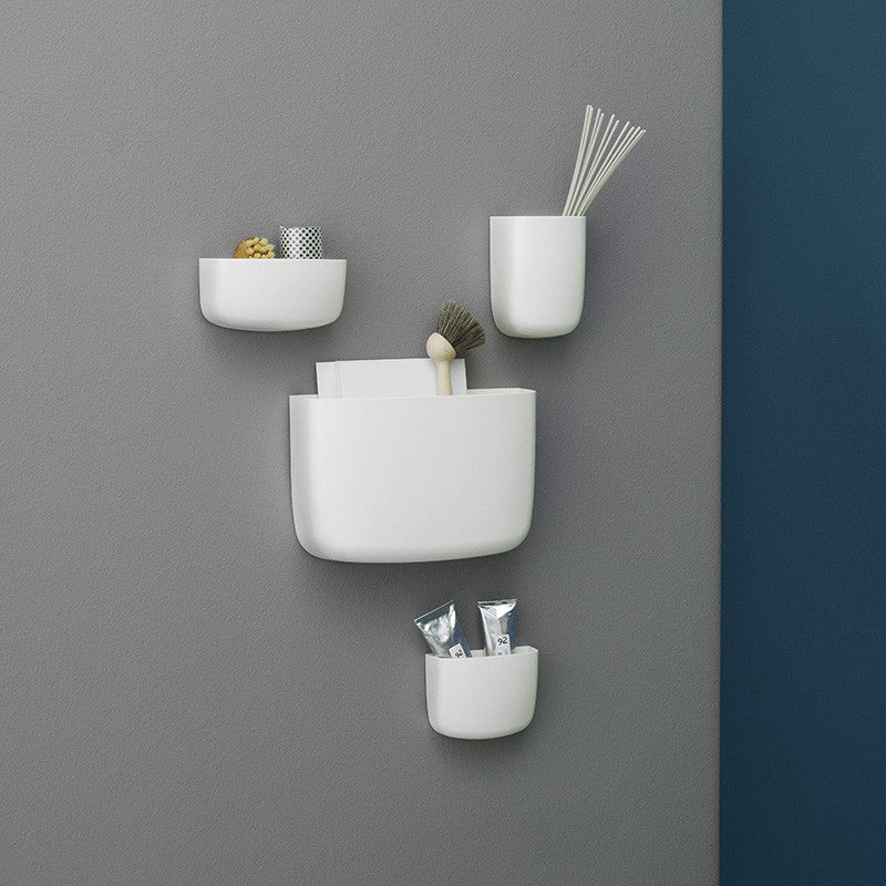 Pocket Organizer, un raft-buzunar informal din plastic produs de Normann Copenhagen