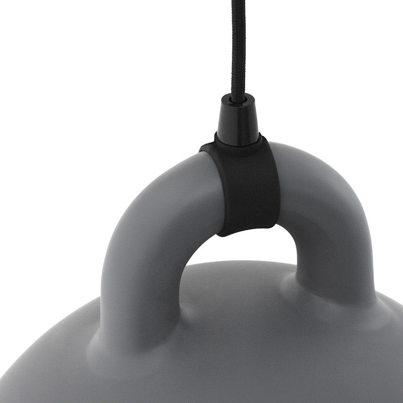 Bell large, o lampă suspendată produsă de Normann Copenhagen