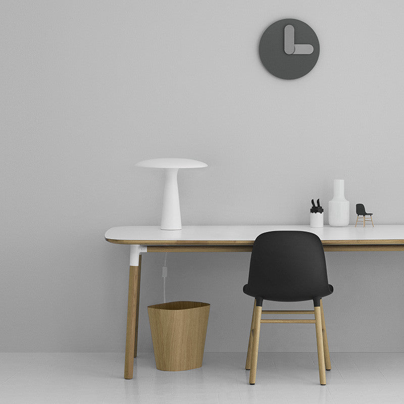 Shelter, o lampă de masă produsă de Normann Copenhagen