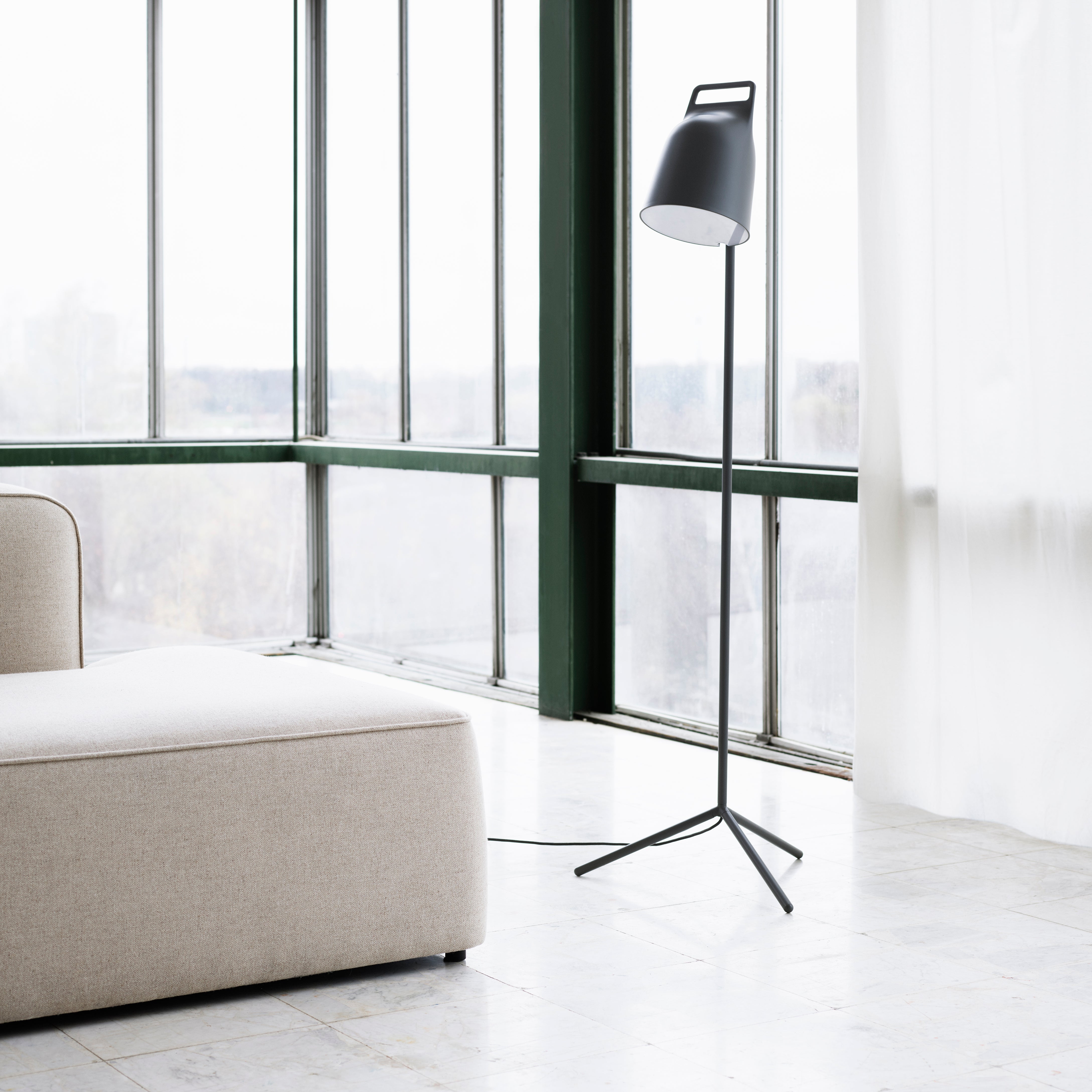 Stage lampă de podea