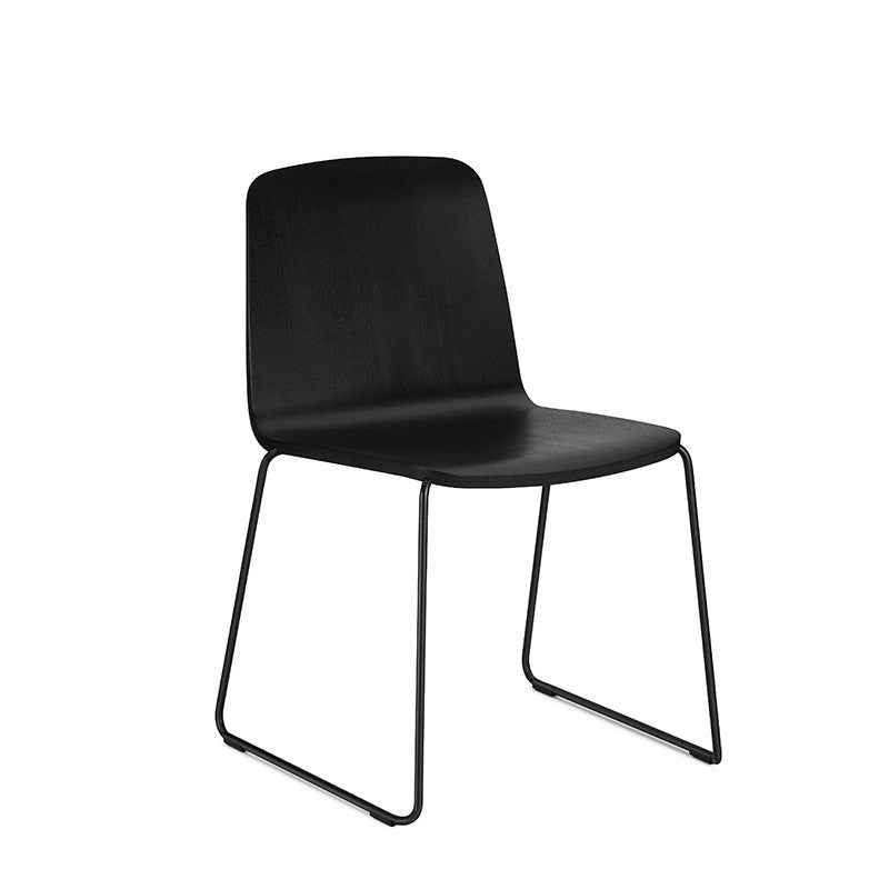 Scaunul Just creat de Iskos Berlin, produs de Normann Copenhagen