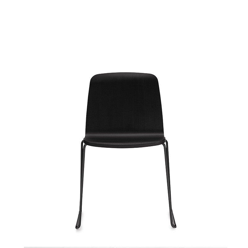 Scaunul Just creat de Iskos Berlin, produs de Normann Copenhagen