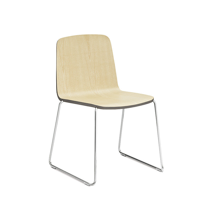 Scaunul Just creat de Iskos Berlin, produs de Normann Copenhagen