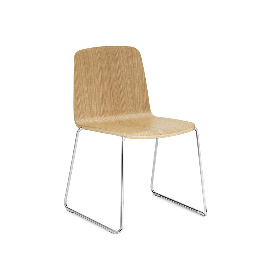 Scaunul Just creat de Iskos Berlin, produs de Normann Copenhagen