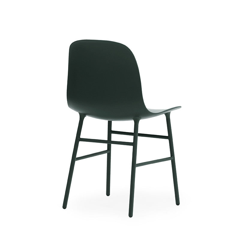 Scaunul Form cu bază metaltică produs de Normann Copenhagen