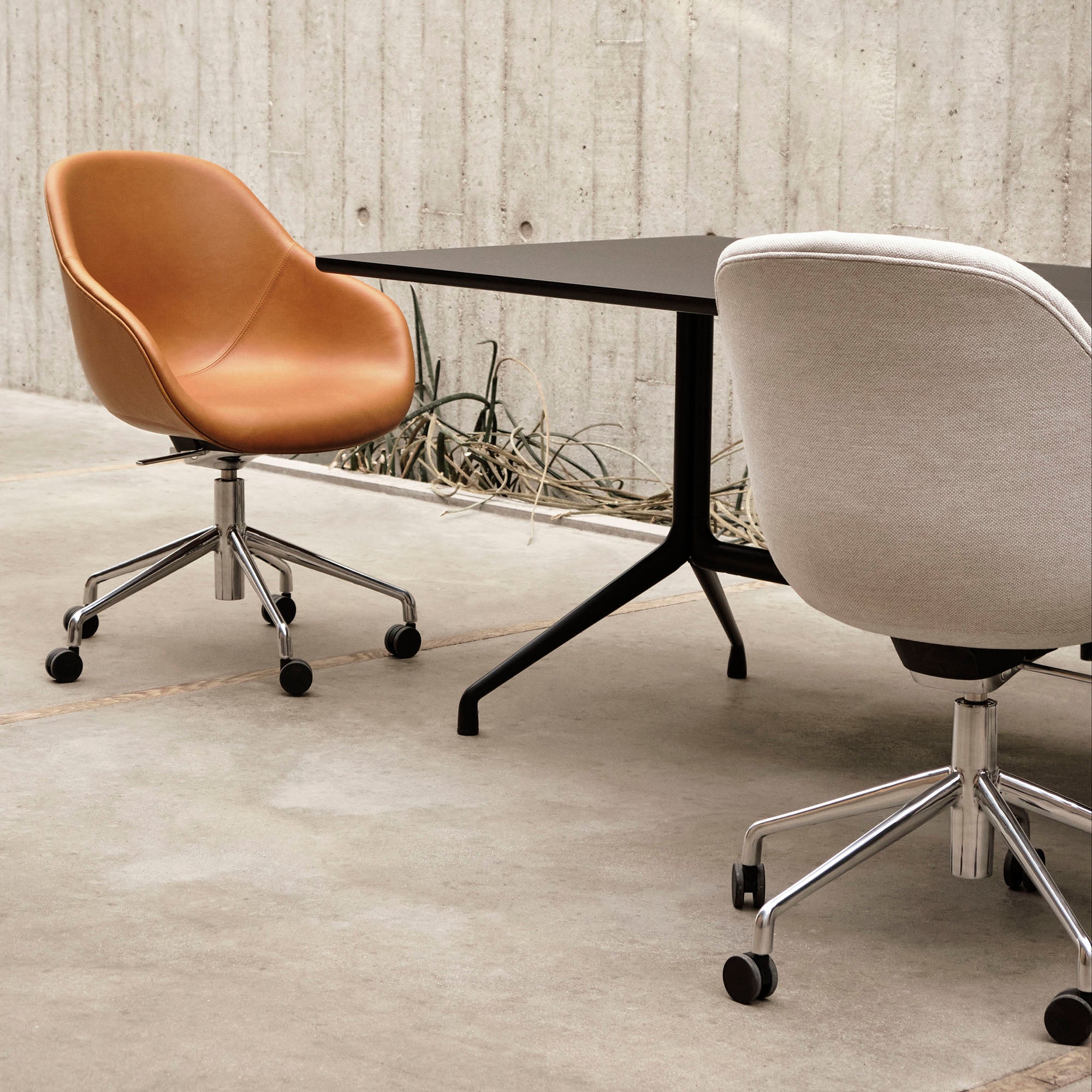 About A Chair 155, scaun de birou
