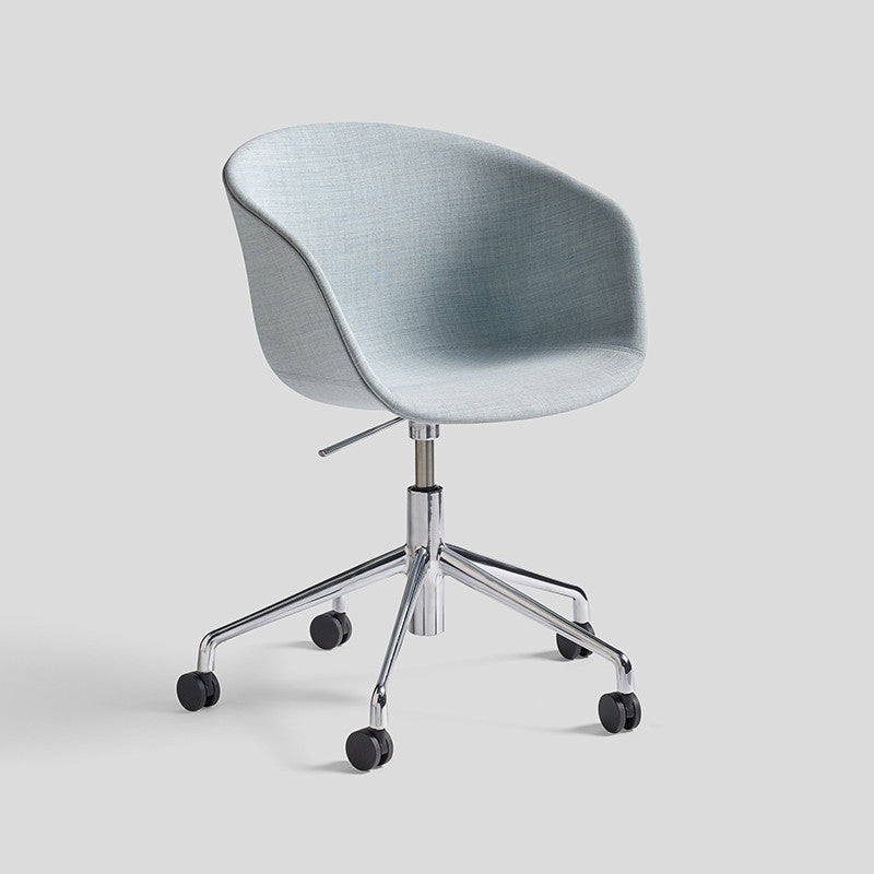 About a chair 53, un scaun de birou tapițat produs de HAY