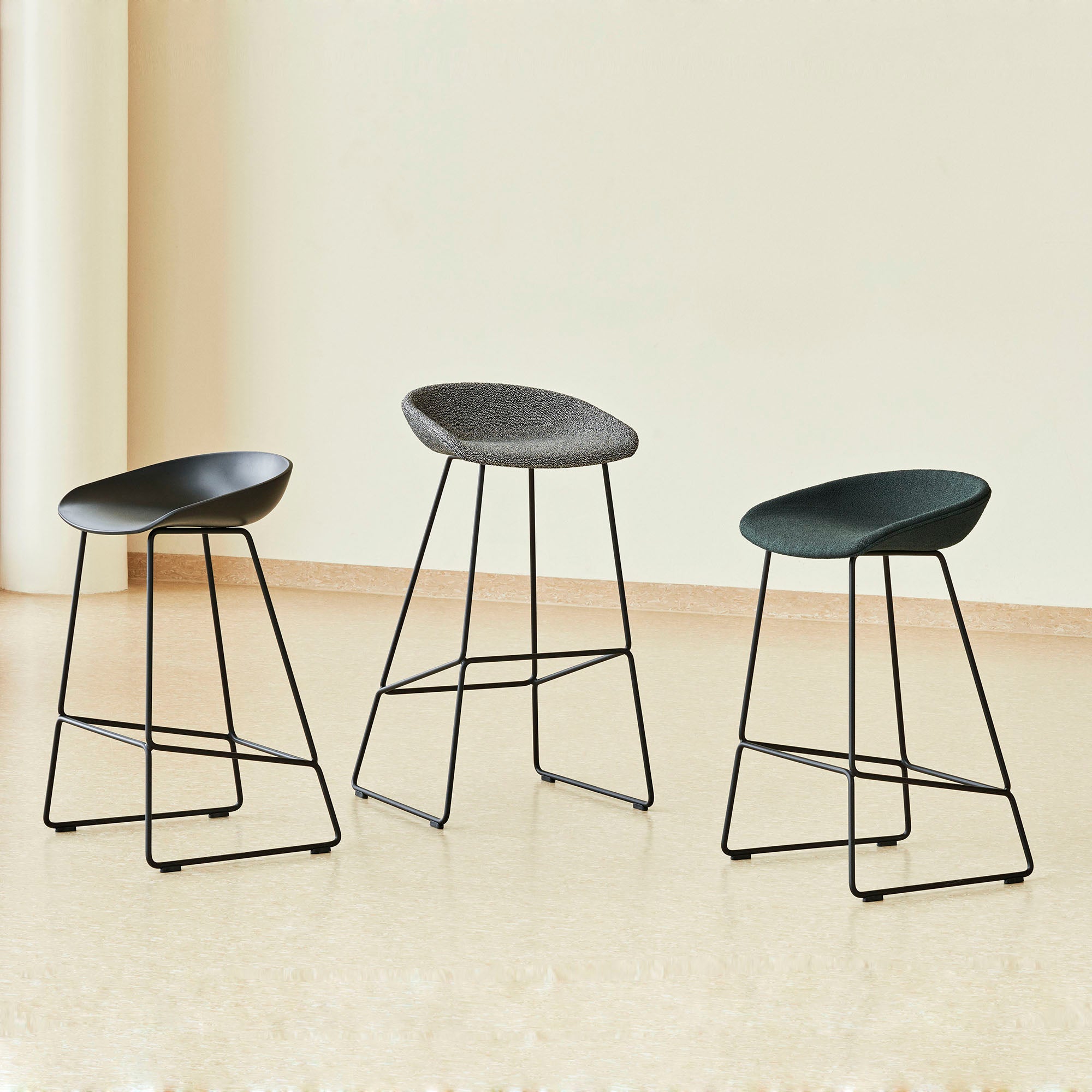 About A Stool 39 scaun de bar tapițat