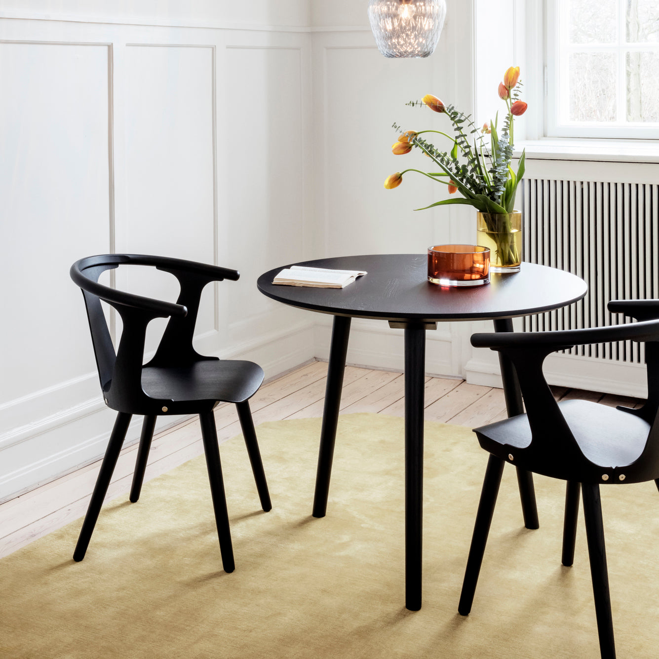 In Between SK1 Black Lacquered Oak, scaun de dining