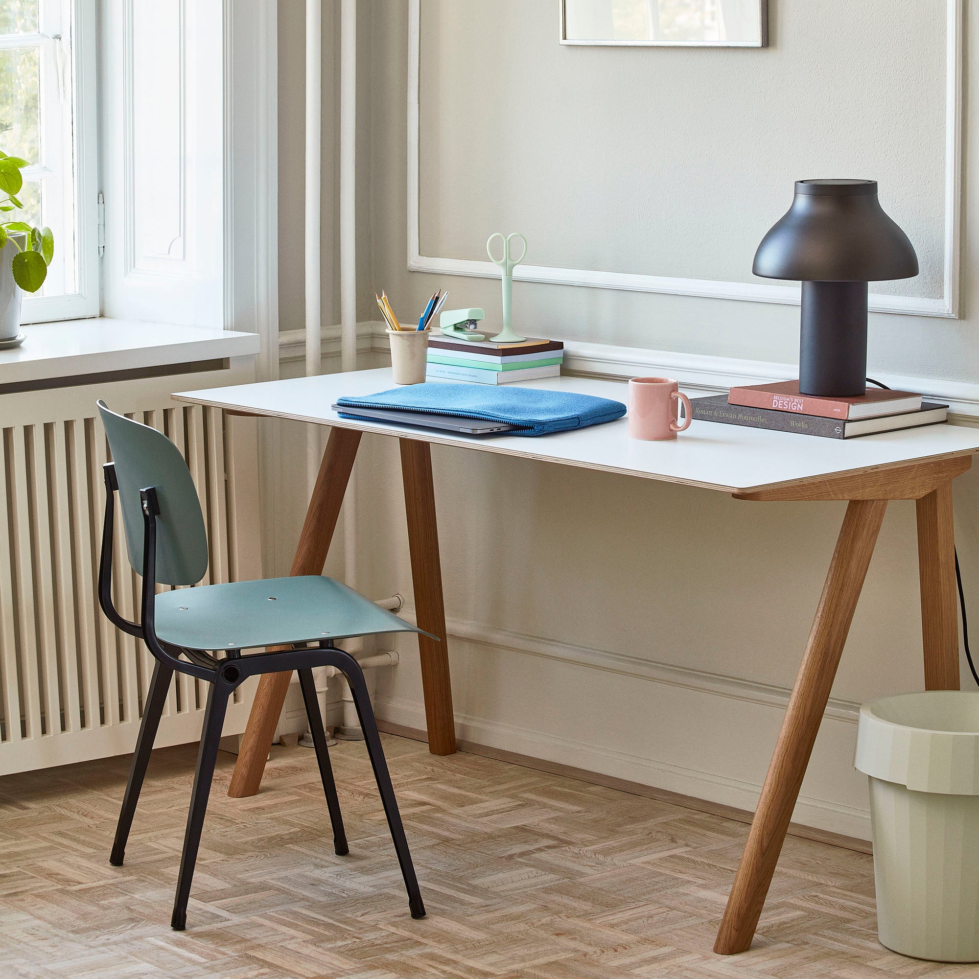 Revolt, scaun de dining