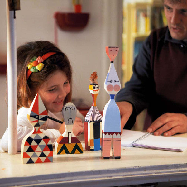 Wooden Dolls de la Vitra, design Alexander Girard