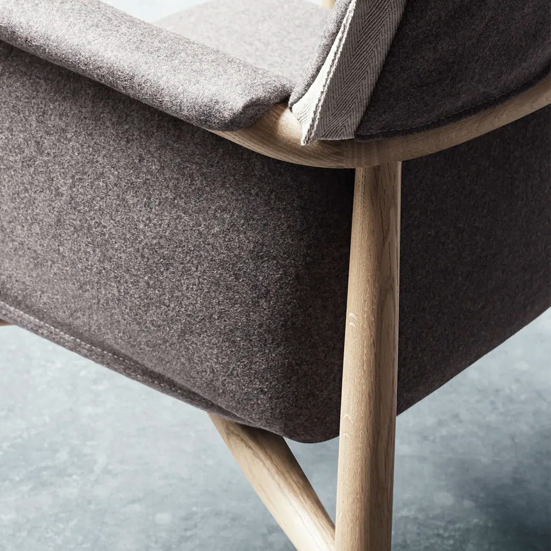 E005 Embrace Chair, fotoliu