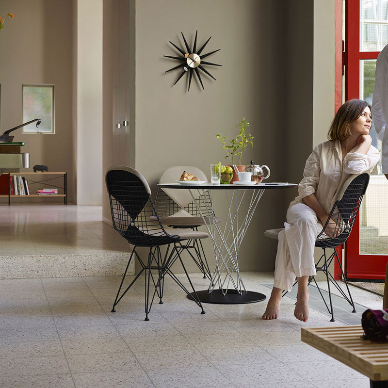 Eames Wire DKR-2, varianta tapițată a scaunului Wire creat de cuplul Eames pentru Vitra