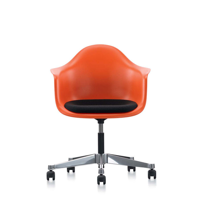 Eames Plastic PACC, un scaun de birou produs de Vitra