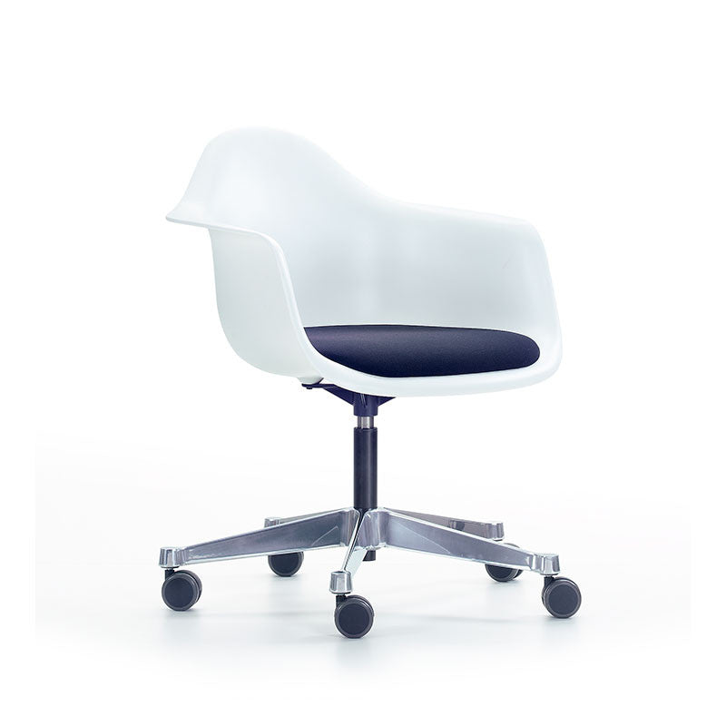 Eames Plastic PACC, un scaun de birou produs de Vitra