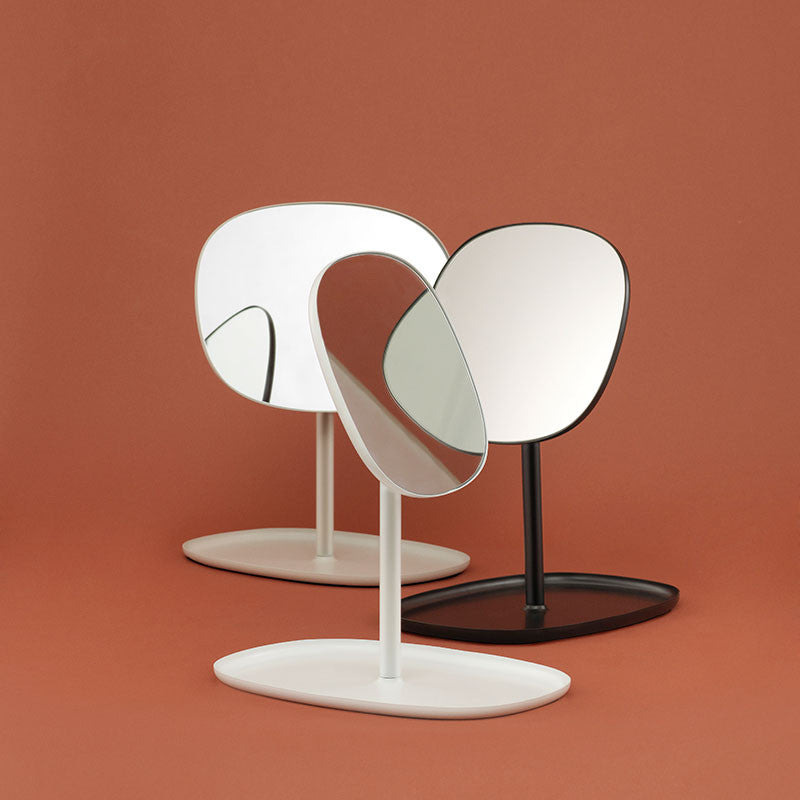 Flip Mirror, o oglindă de masă cu tăviță, produsă de Normann Copenhagen