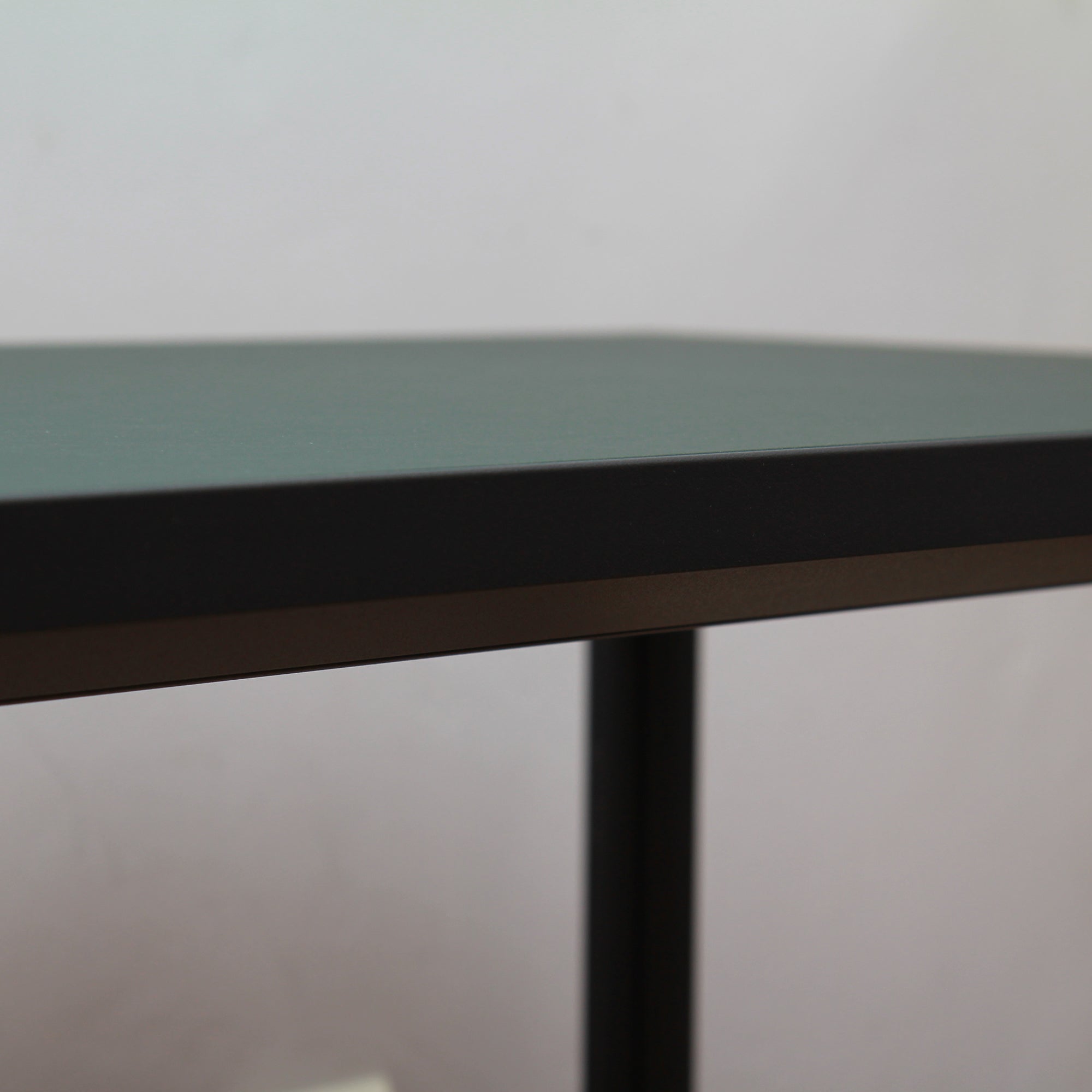 New Order birou, produs expus în showroom