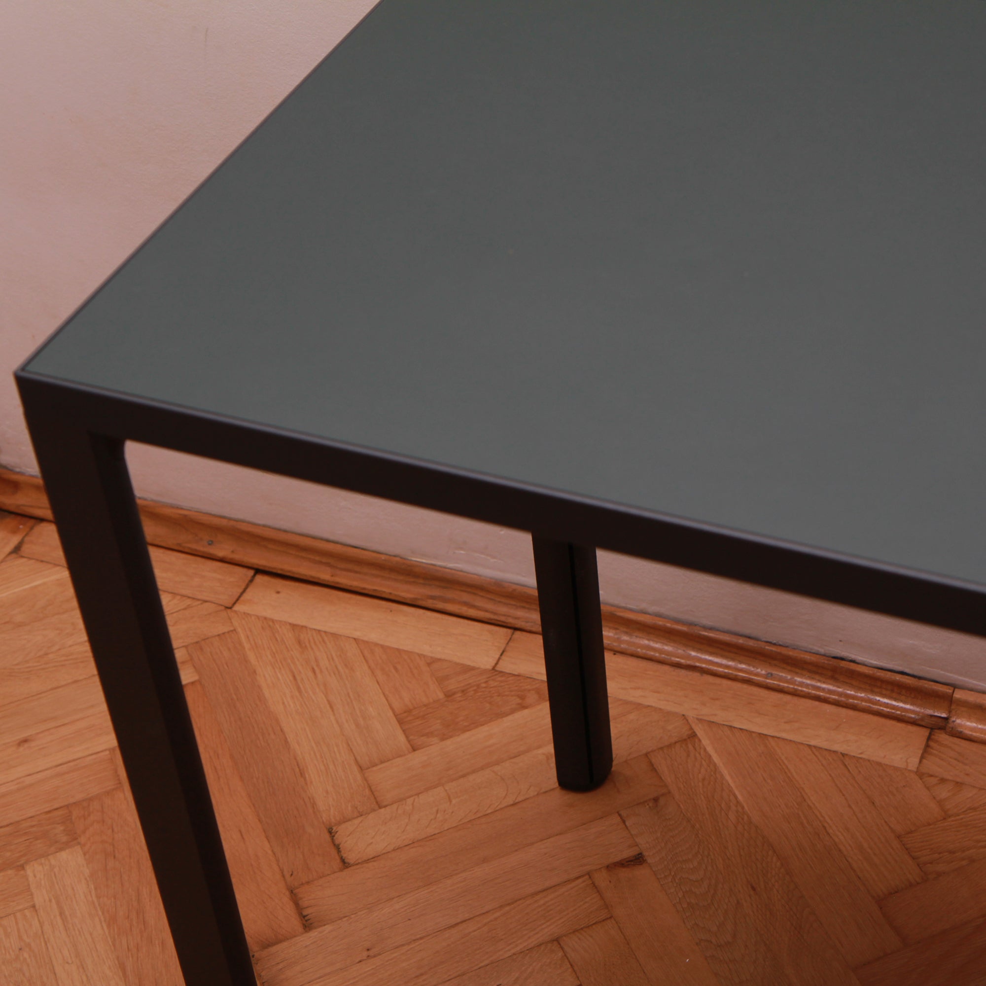 New Order birou, produs expus în showroom