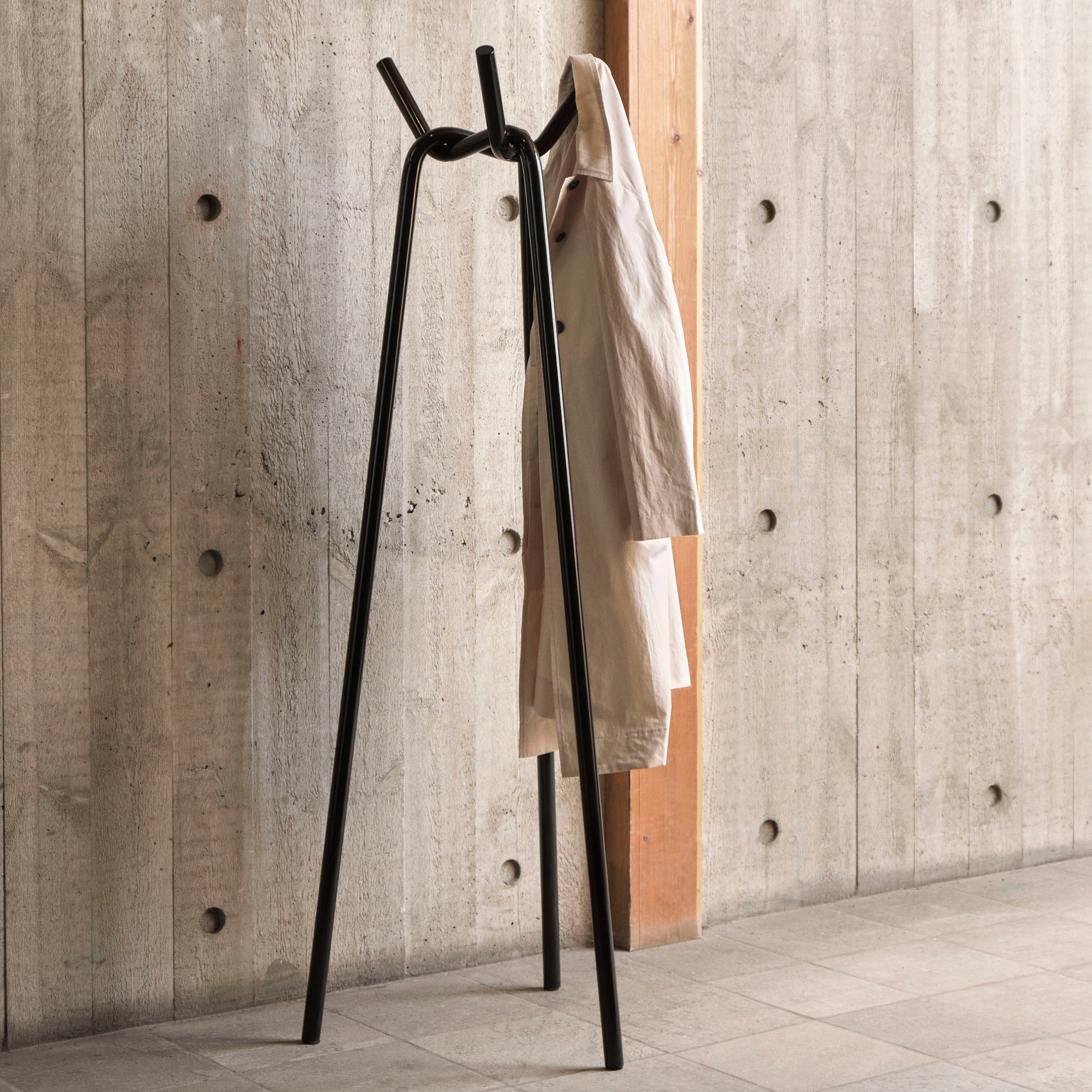 Knit cuier de podea