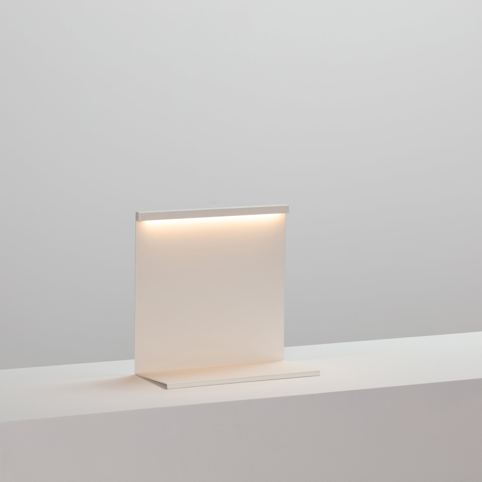 LBM Lamp, lampă de masă