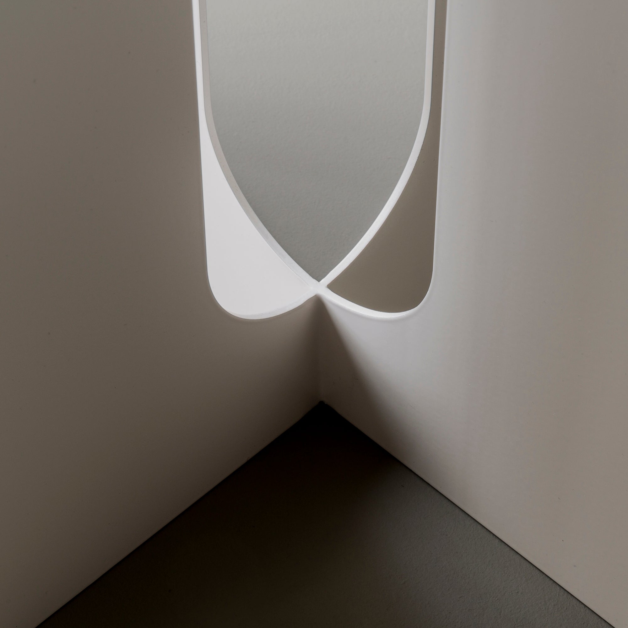 Androgyne măsuță cu blat din marmură