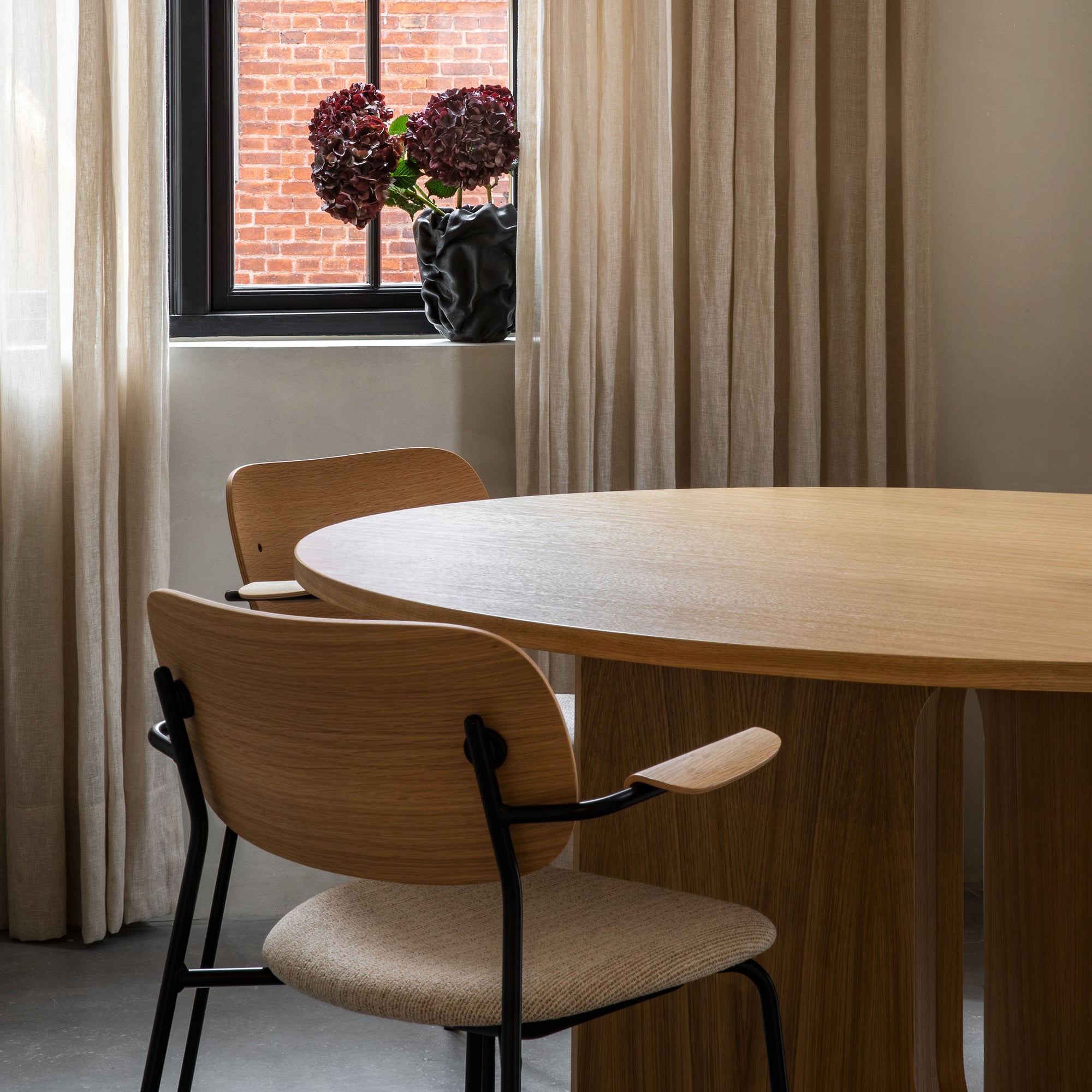 Co Chair scaun cu cotiere tapițat