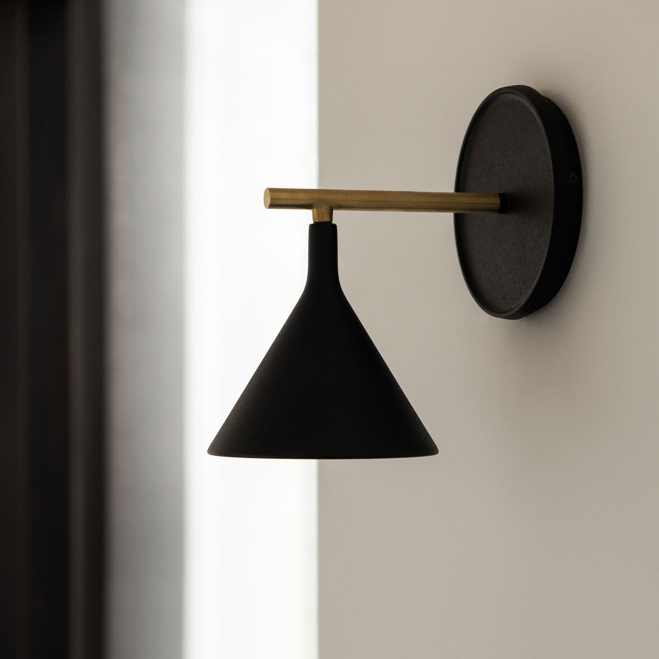 Cast lampă de perete